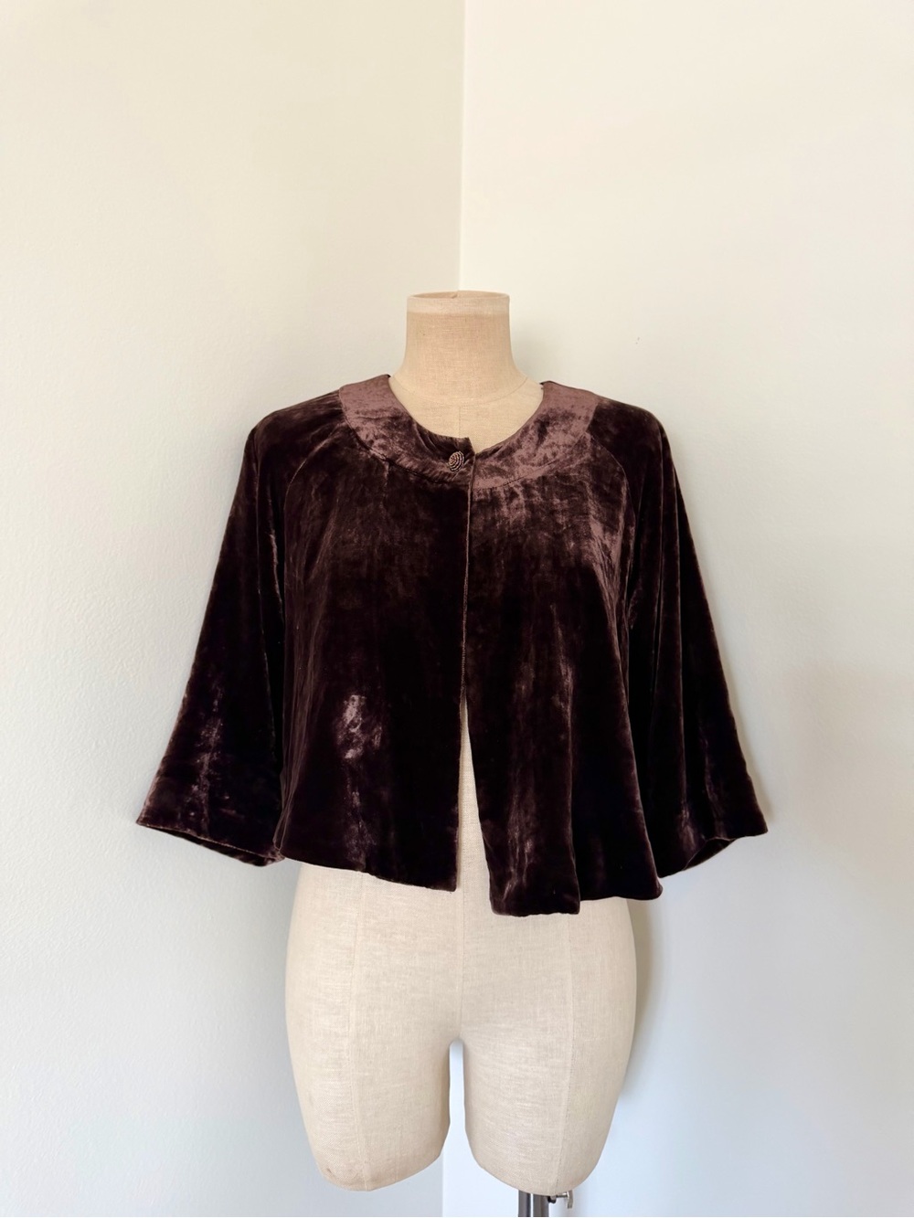Vintage Brown velvet velour cropped 3/4 sleeve jacket with beaded button detail